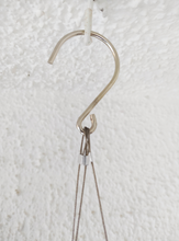 Cargar imagen en el visor de la galería, Macetero HUEVO